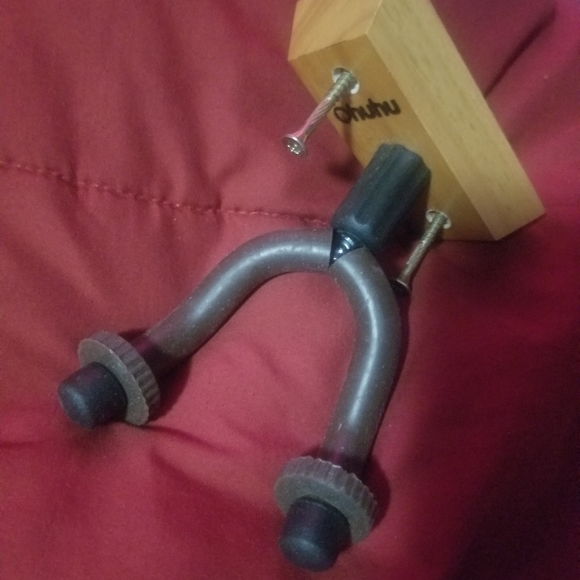 Guitar Wall Hanger Oak - Picture 4 of 4